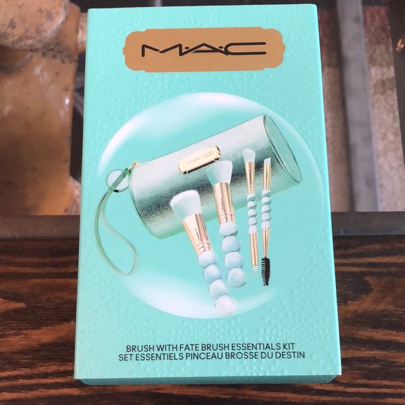 MAC Cosmetics Makeup New Mac Brush With Fate Brush Essentials Kit